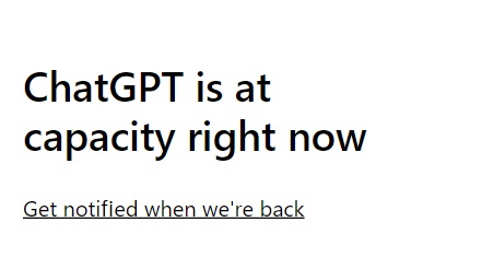 ChatGPTにアクセスしたら、「ChatGPT is at capacity right now」と表示される